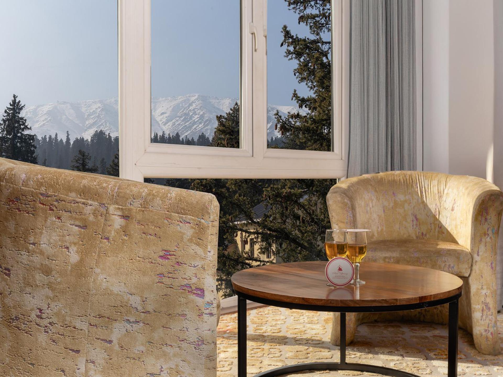 Hotel Pine Spring Gulmarg Extérieur photo