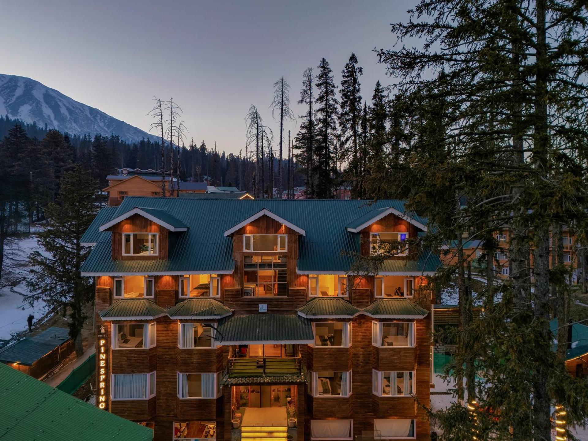 Hotel Pine Spring Gulmarg Extérieur photo