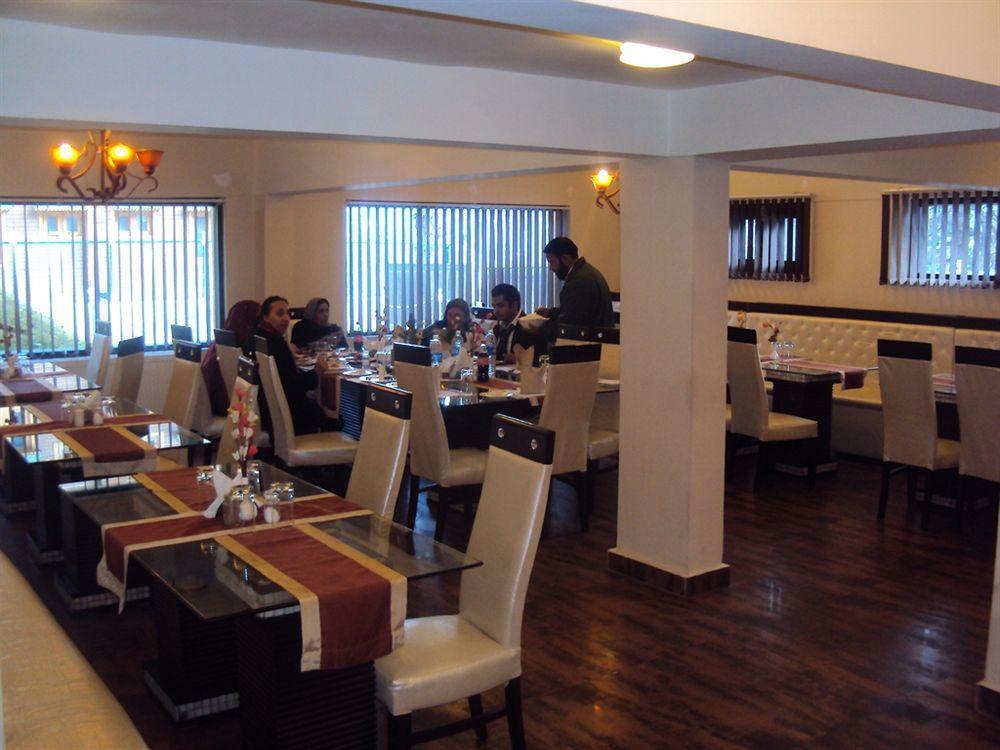 Hotel Pine Spring Gulmarg Extérieur photo